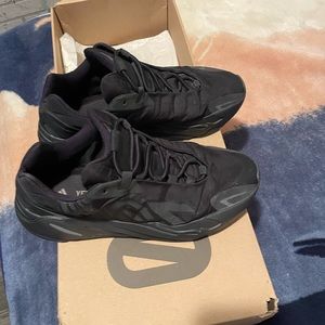 Yeezy triple black size 10.5